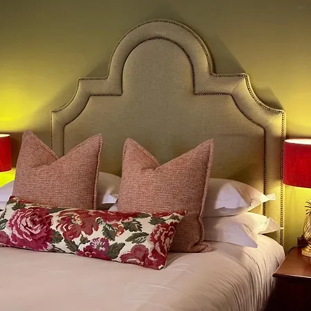 Inn The George