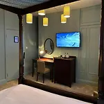 The George 4*