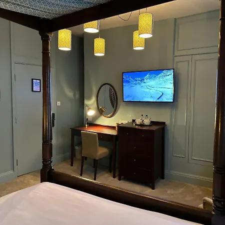 The George 4*