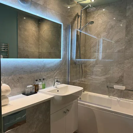 The George 4*