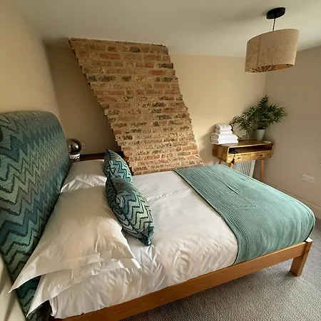 Inn The George 4*