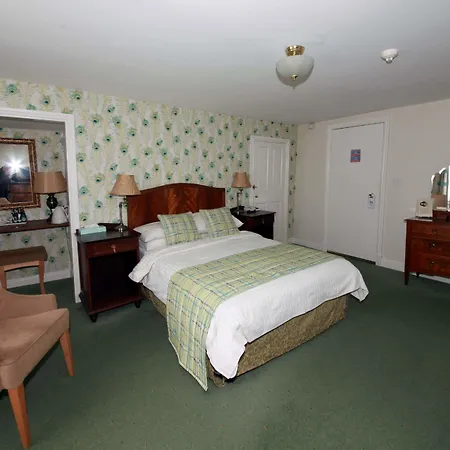 Inn The George 4*