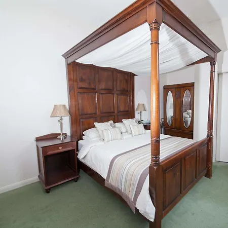 The George 4*